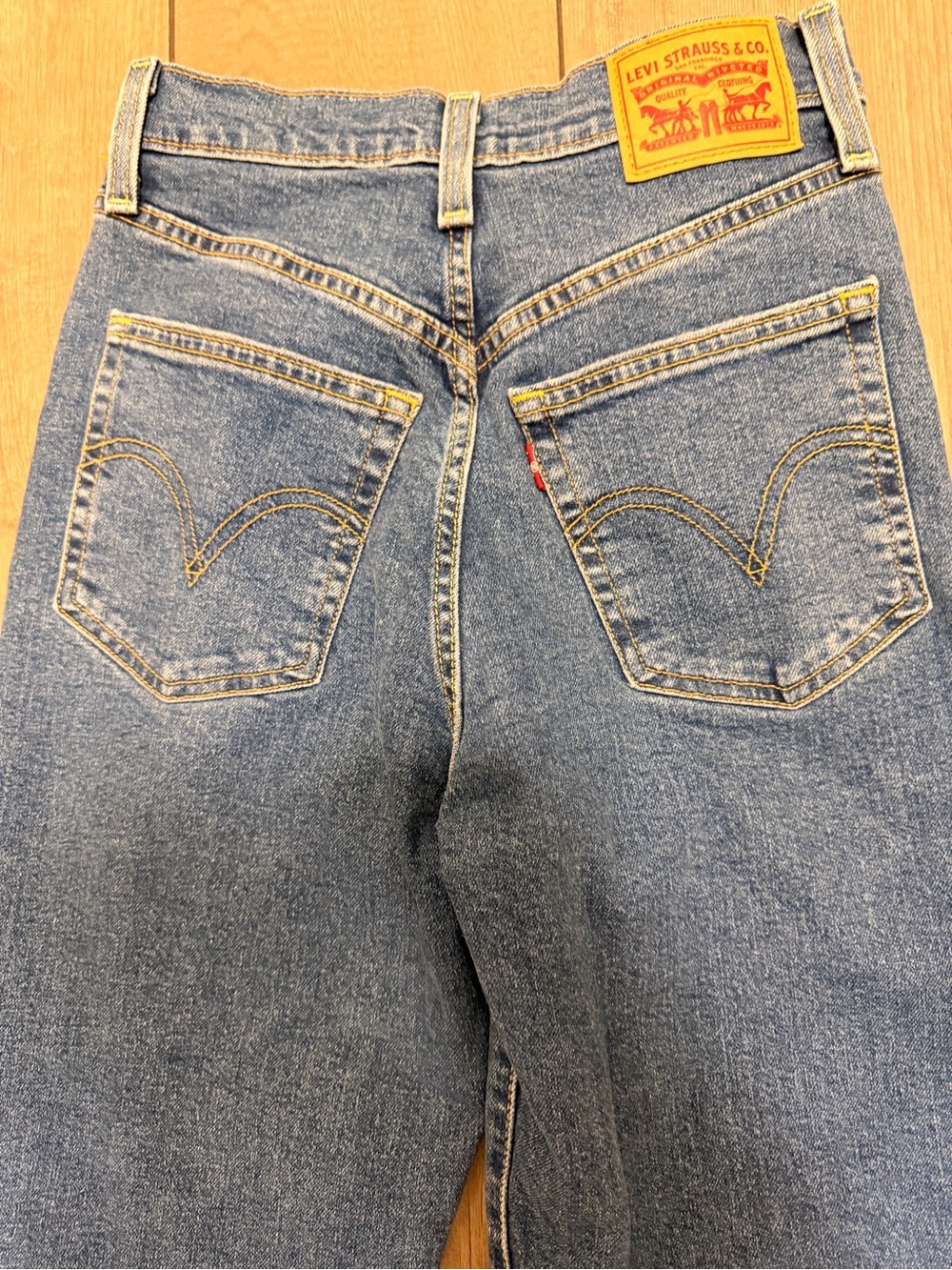 Levi's Women's Blue Ribcage Straight Ankle Jeans - Picture 6 of 11